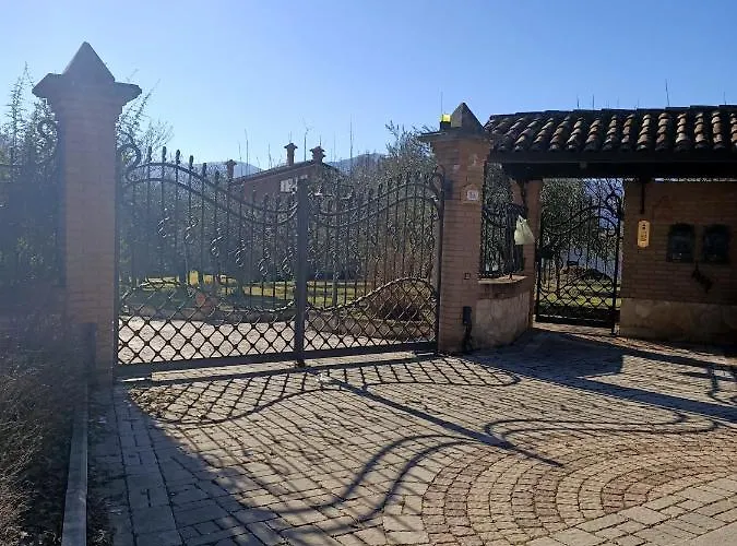 別荘 Rossomattone スルモナ